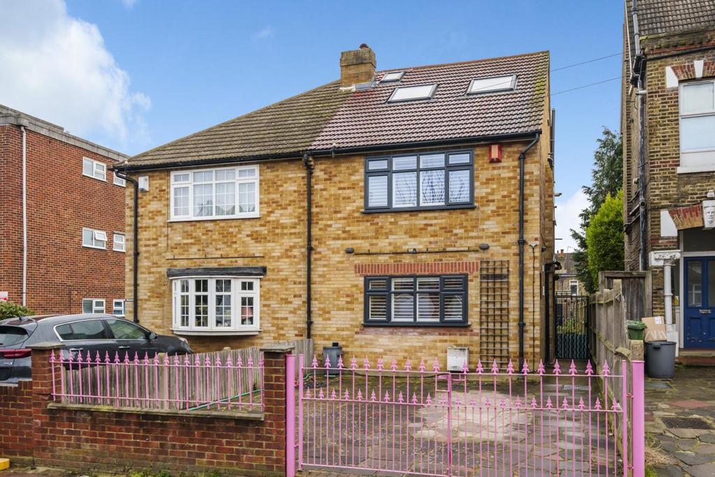 Langley Road, Beckenham 5 bed semidetached house £650,000
