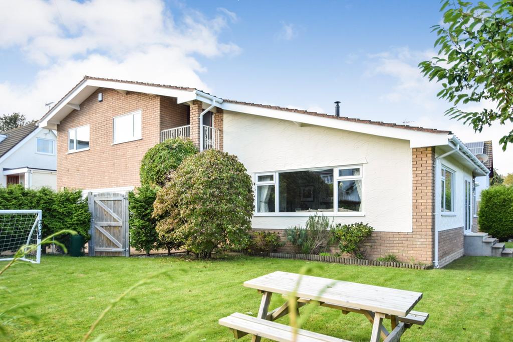 Llanrwst Road, Upper Colwyn Bay, LL28 5 bed detached house £1,800 pcm