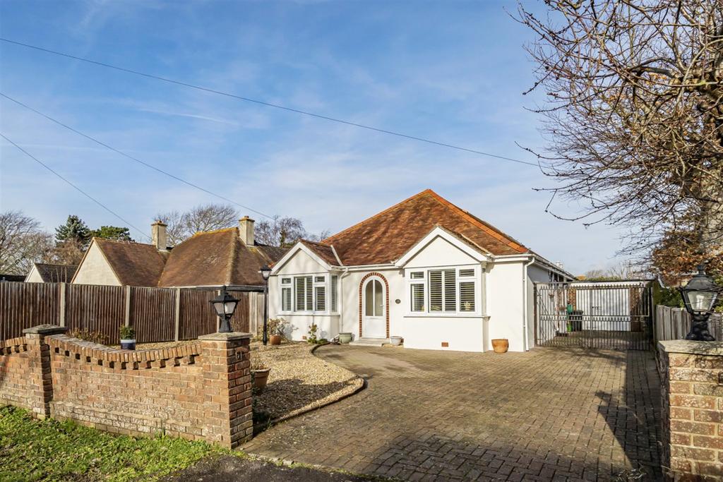 Saint Mary's Road, Hayling Island, PO11 4 bed detached bungalow £695,000