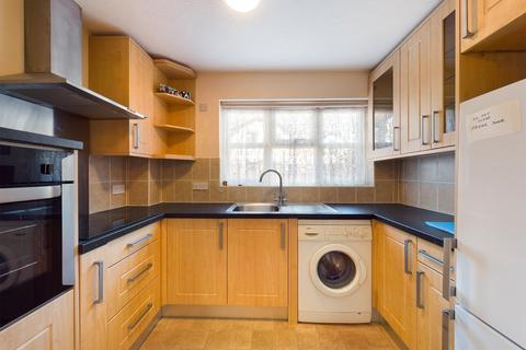 2 bedroom apartment for sale - Pitson Close, Addlestone, Surrey, KT15