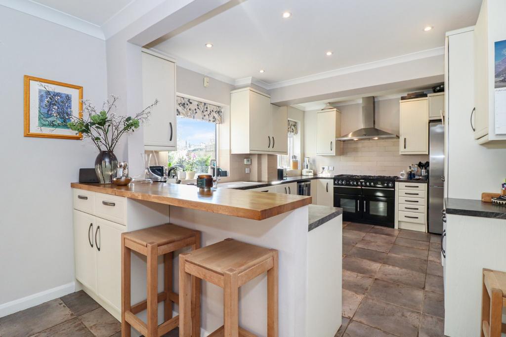 Manor Way, Chesham, HP5 4 bed detached house for sale £1,200,000