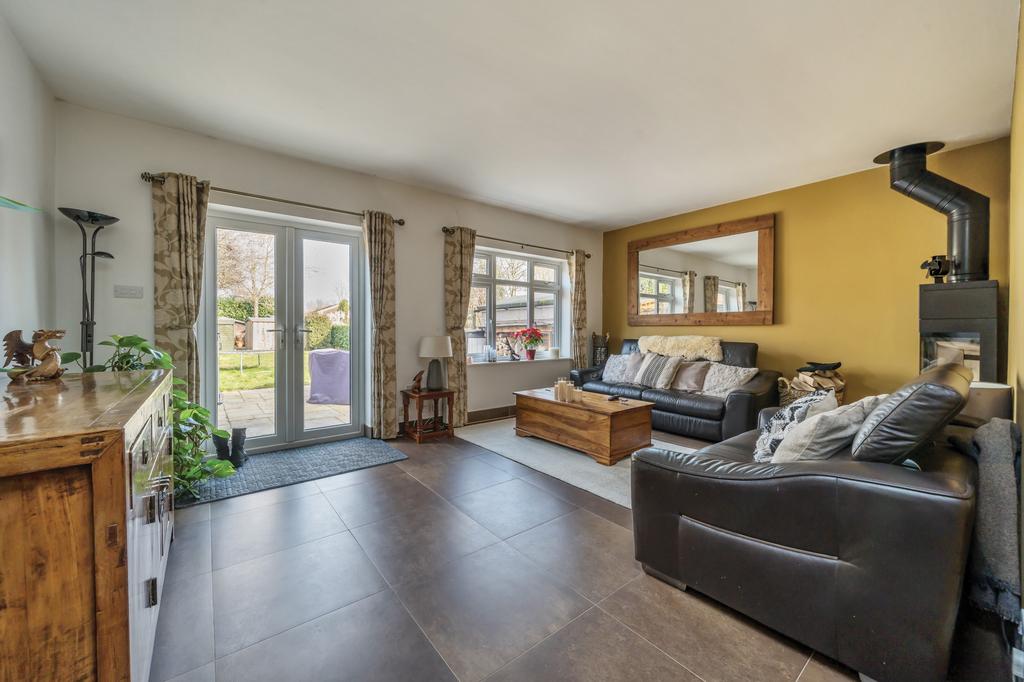 Ship Lane, Farnborough, GU14 3 bed semidetached house £520,000