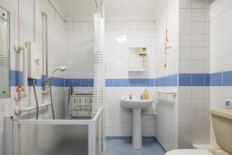 1 bedroom flat for sale - Weston Court, Farnham Close, London, N20