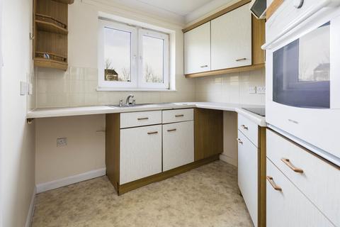 1 bedroom flat for sale, Weston Court, Farnham Close, London, N20