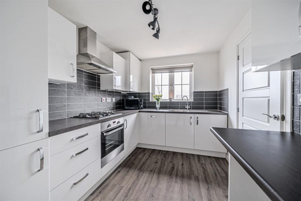Thompson Drive, Storrington, RH20 3 bed semidetached house £395,000