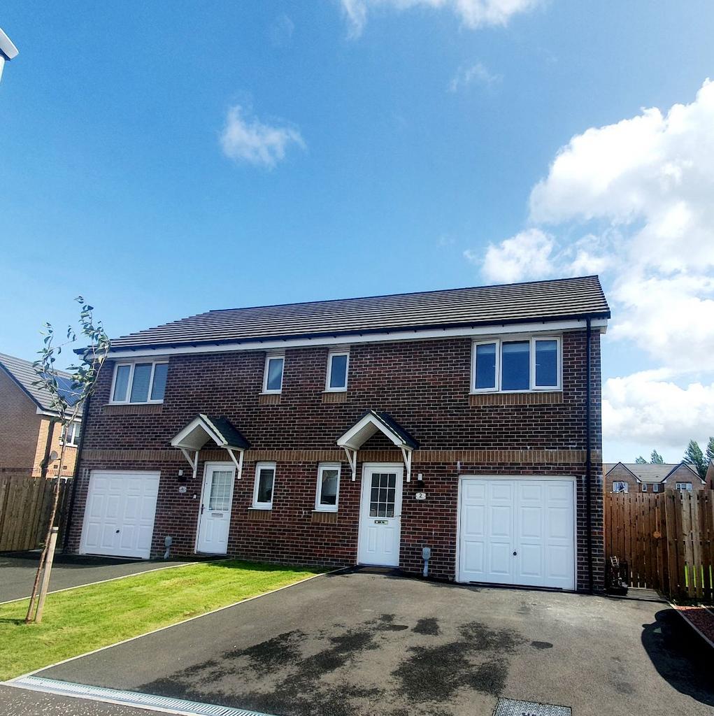 Trench Drive DARNLEY 3 bed semidetached house £1,450 pcm (£335 pw)
