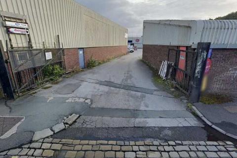 Garage to rent, Queens Mill Road, Huddersfield HD1