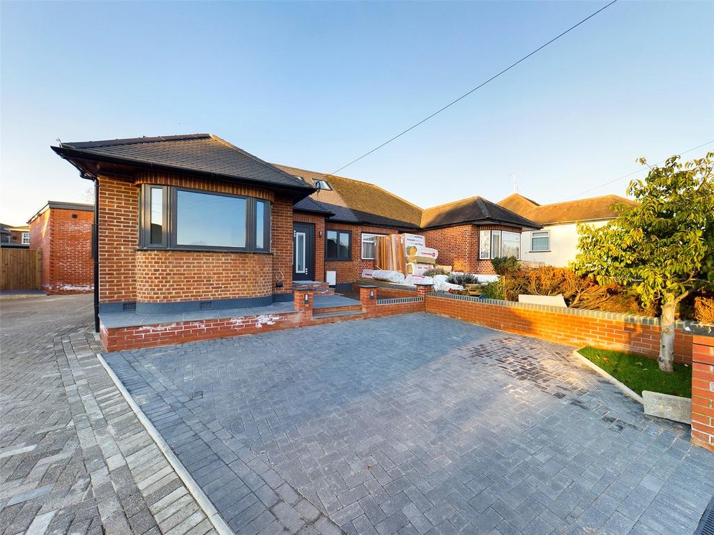 Ashdale Grove, Stanmore, HA7 6 bed bungalow £4,750 pcm (£1,096 pw)
