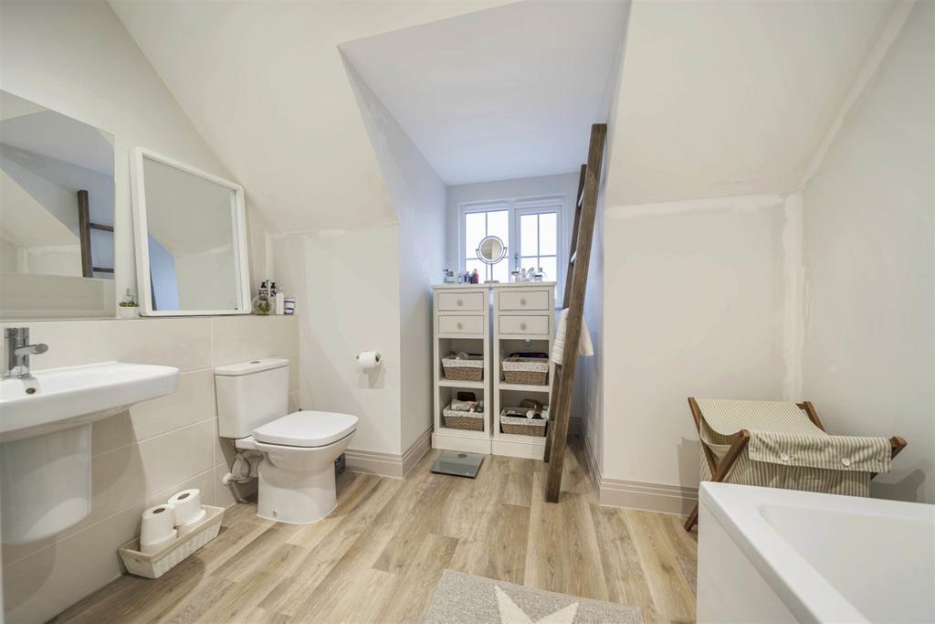 En-suite bathroom