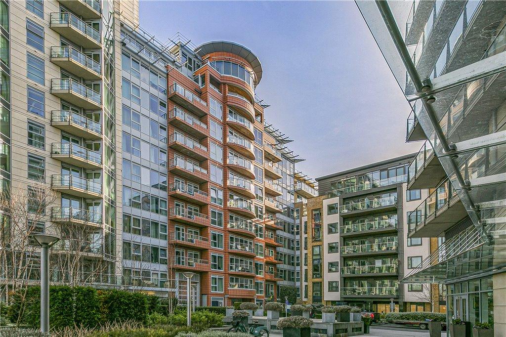 Juniper Drive, London, SW18 2 bed apartment for sale £216,000