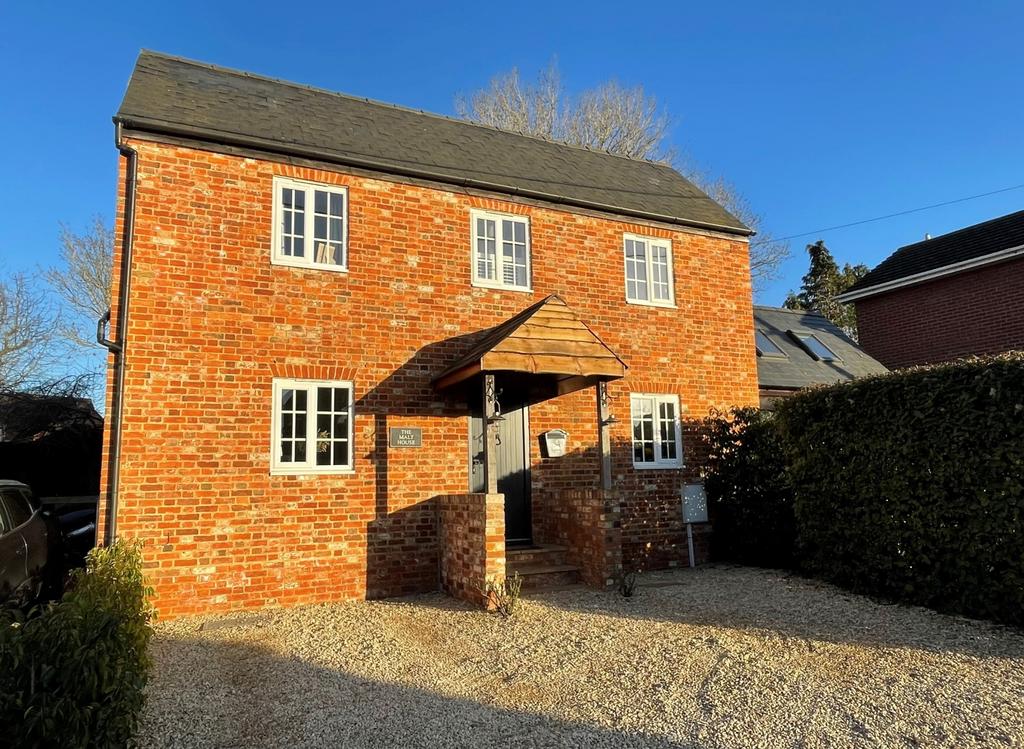 North End Road, Steeple Claydon 2 bed house £399,995