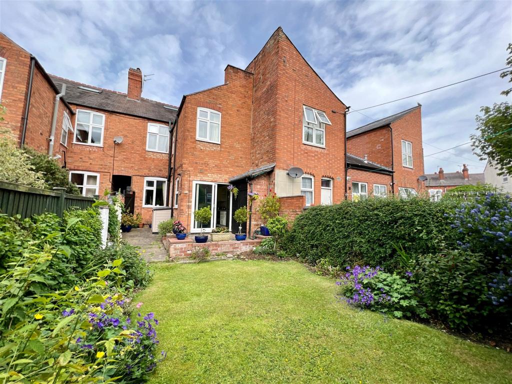 Milligan Road, Leicester, LE2 8FA 3 bed terraced house £250,000