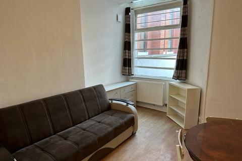 4 bedroom end of terrace house to rent, Claremont Road, Manchester M14