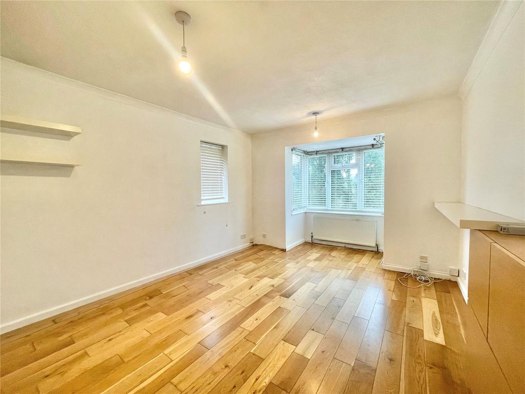 Bridge Court, Craigmount, Radlett, WD7 1 bed apartment £1,200 pcm (£