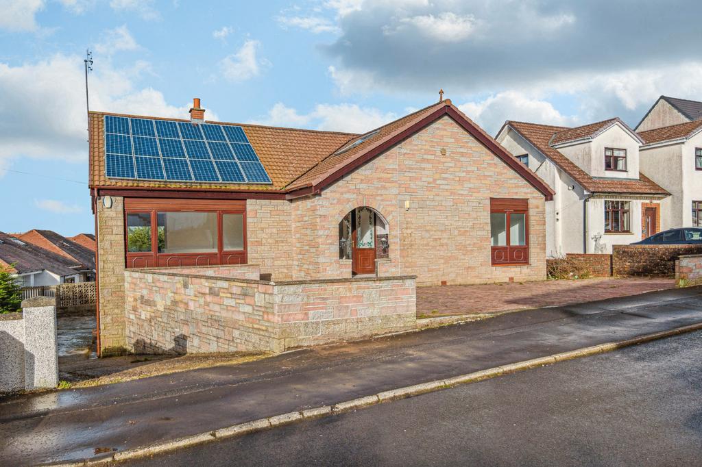 Crawfurd Gardens, Burnside, Glasgow... 6 bed detached house £360,000