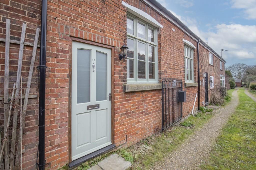 Norwich Common, Wymondham 3 bed semidetached house £950 pcm (£219 pw)