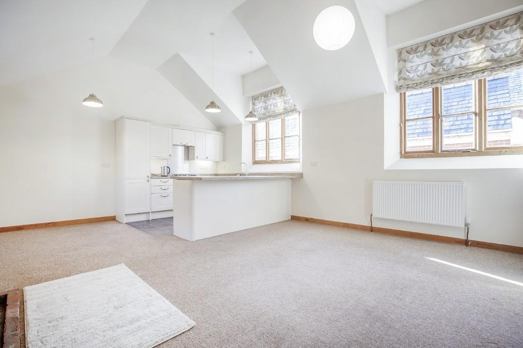 Norwich Common, Wymondham 3 bed semidetached house £950 pcm (£219 pw)