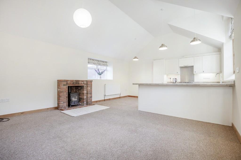 Norwich Common, Wymondham 3 bed semidetached house £950 pcm (£219 pw)