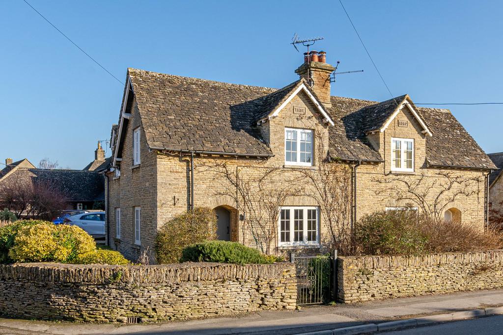 Shipton Moyne, Tetbury 3 bed semidetached house £1,750 pcm (£404 pw)
