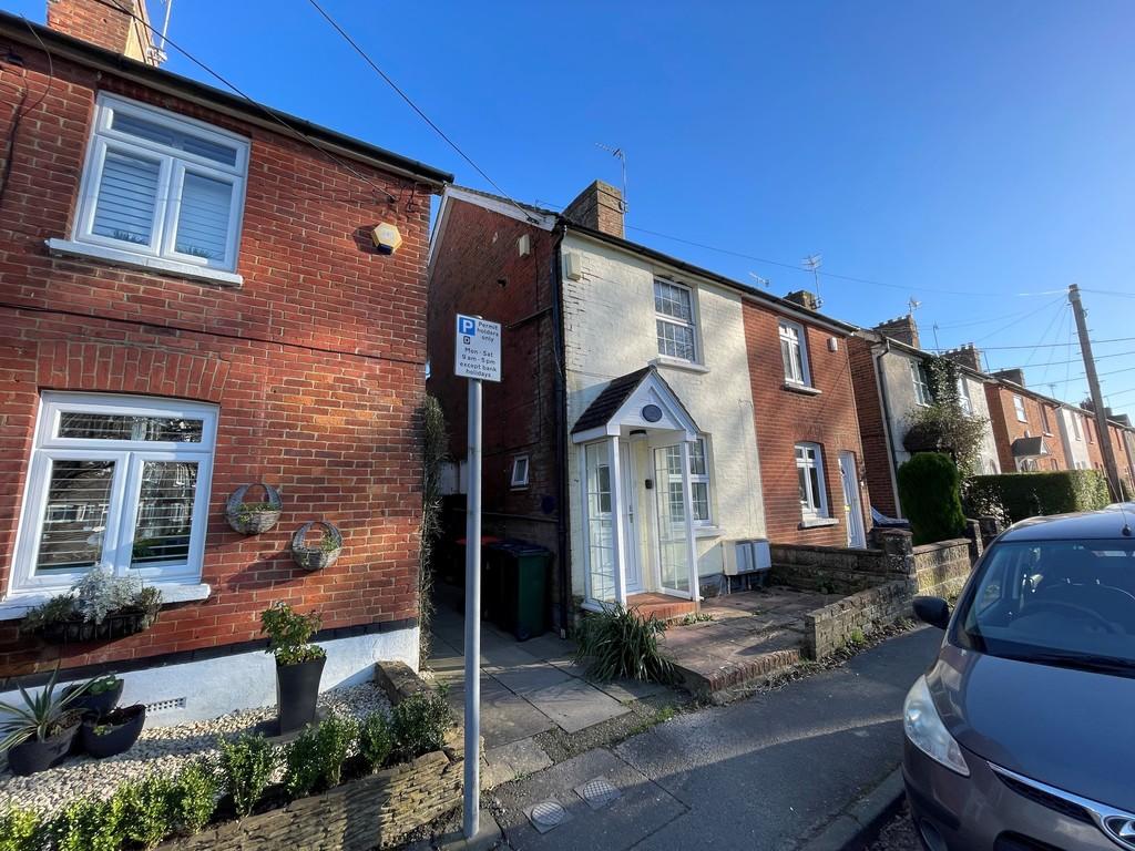 Malthouse Road, Crawley 1 bed £950 pcm (£219 pw)