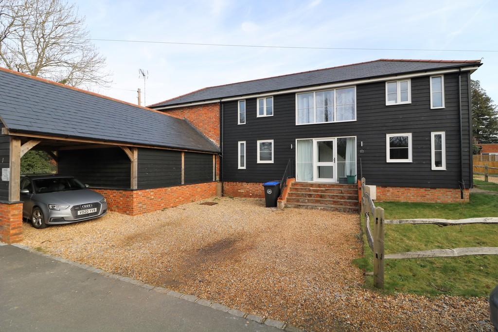 Forest Green, Dorking 2 bed barn conversion £1,795 pcm (£414 pw)