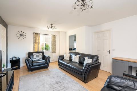 2 bedroom flat for sale, Kingsdale Avenue, Menston, Ilkley, West Yorkshire, LS29