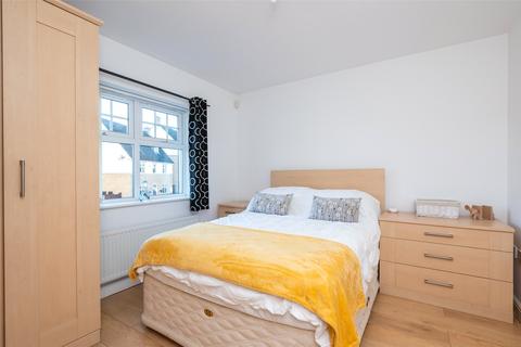 2 bedroom flat for sale, Kingsdale Avenue, Menston, Ilkley, West Yorkshire, LS29