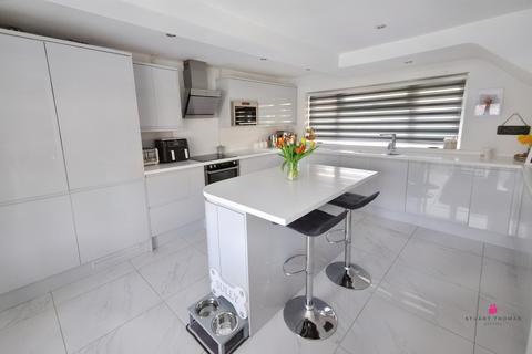 10 Cattawade End, Basildon, SS14 2QQ