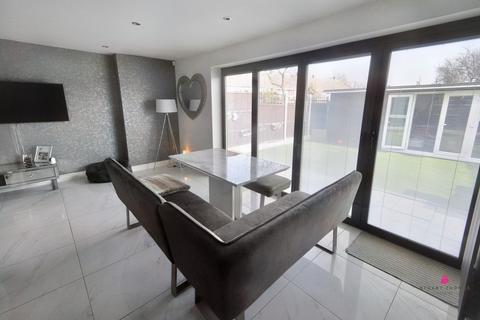 10 Cattawade End, Basildon, SS14 2QQ