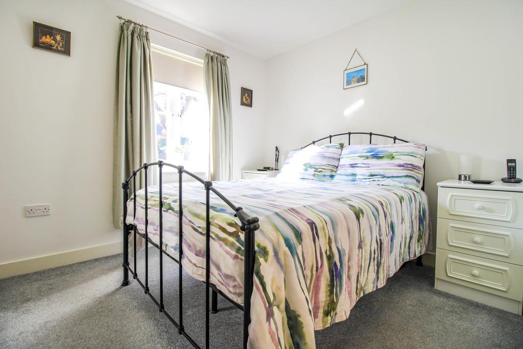 Ely Court, Wroughton, Swindon 2 bed ground floor flat £155,000