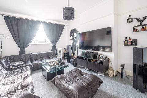 3 bedroom flat to rent - COLINDALE AVENUE, Colindale, London, NW9