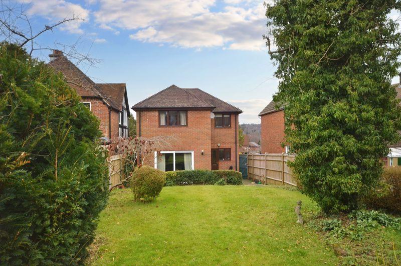 Camelsdale, Haslemere VILLAGE LOCATION, WALK OF ALL AMENITIES 3 bed