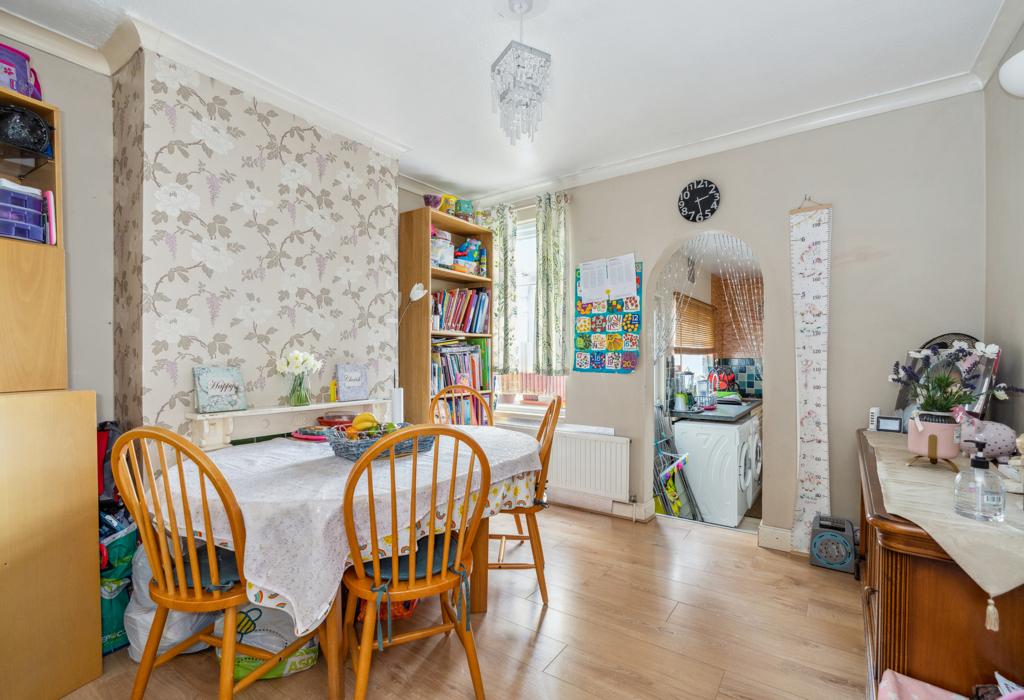 Bradshaw Road, Watford, Hertfordshire 2 bed terraced house £350,000