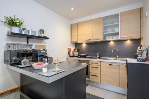 1 bedroom flat for sale, The Heart, Walton-on-Thames