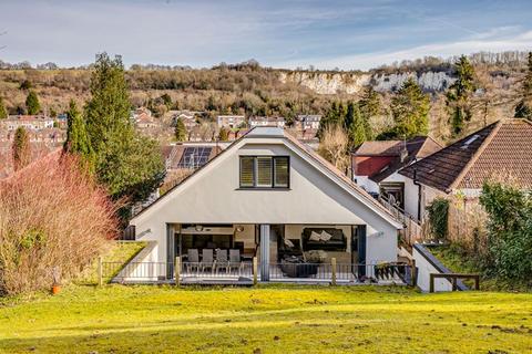 143 Valley Road, Kenley, CR8 5BZ