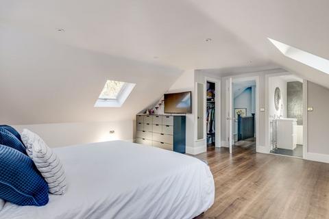 143 Valley Road, Kenley, CR8 5BZ