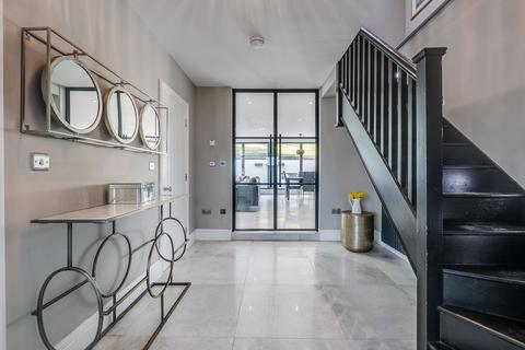 143 Valley Road, Kenley, CR8 5BZ
