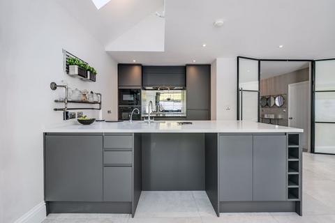 143 Valley Road, Kenley, CR8 5BZ