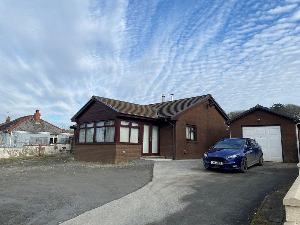 Llanllwni, Llanybydder, SA40 3 bed detached bungalow for sale £299,950