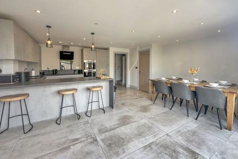 4 bedroom semi-detached house to rent, 2c Princes Close, Eton Wick, SL4