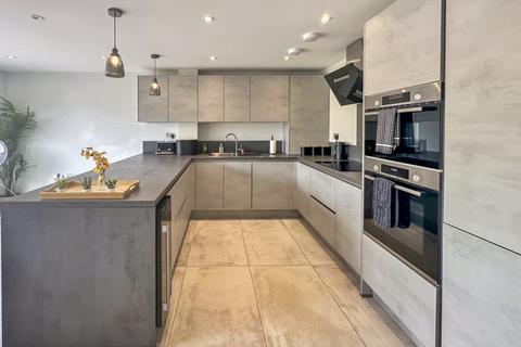 4 bedroom semi-detached house to rent, 2c Princes Close, Eton Wick, SL4