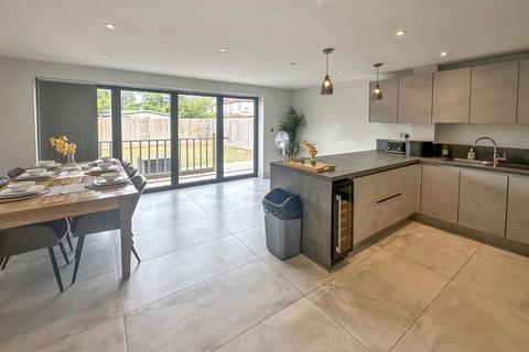 4 bedroom semi-detached house to rent, 2c Princes Close, Eton Wick, SL4