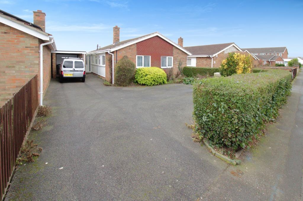Coneygree Road, Stanground, Peterborough, PE2 8JX 3 bed detached