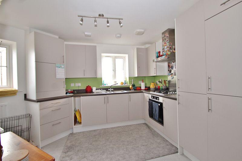 BLANKET WAY, Witney OX28 6JX 2 bed £60,000