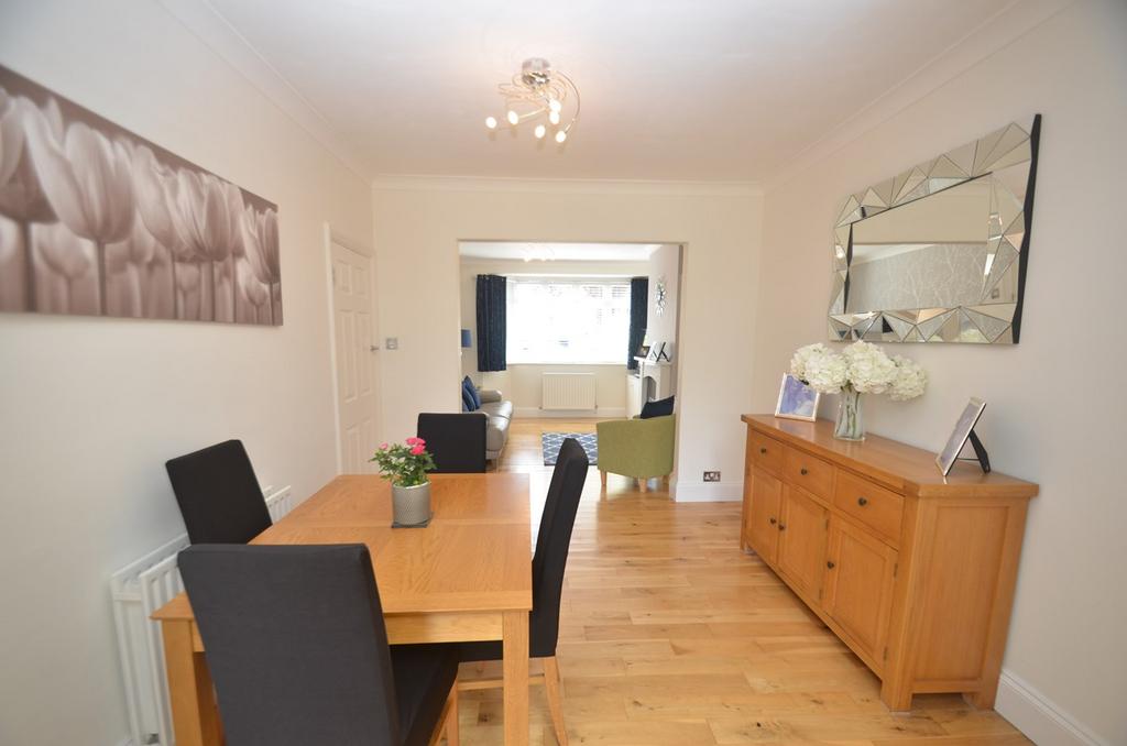 Gwynne Avenue, Shirley, Croydon, CR0 3 bed semidetached house £585,000