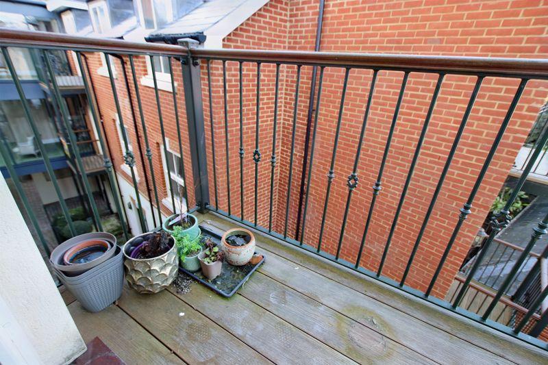 CHRISTCHURCH TOWN CENTRE 1 bed retirement property for sale £215,000