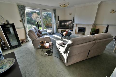 45 Chander Close, Ferndown, BH22 8DW