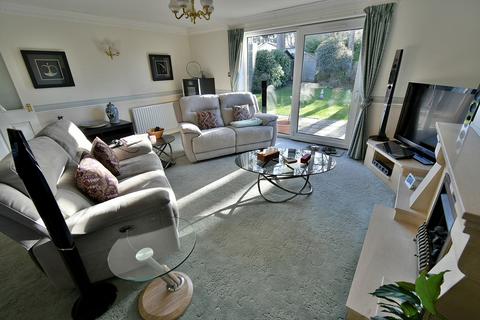 45 Chander Close, Ferndown, BH22 8DW