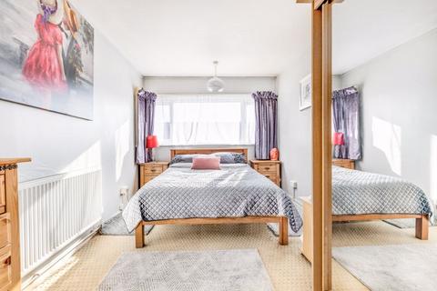 1 bedroom flat for sale - Polesden Gardens, Raynes Park