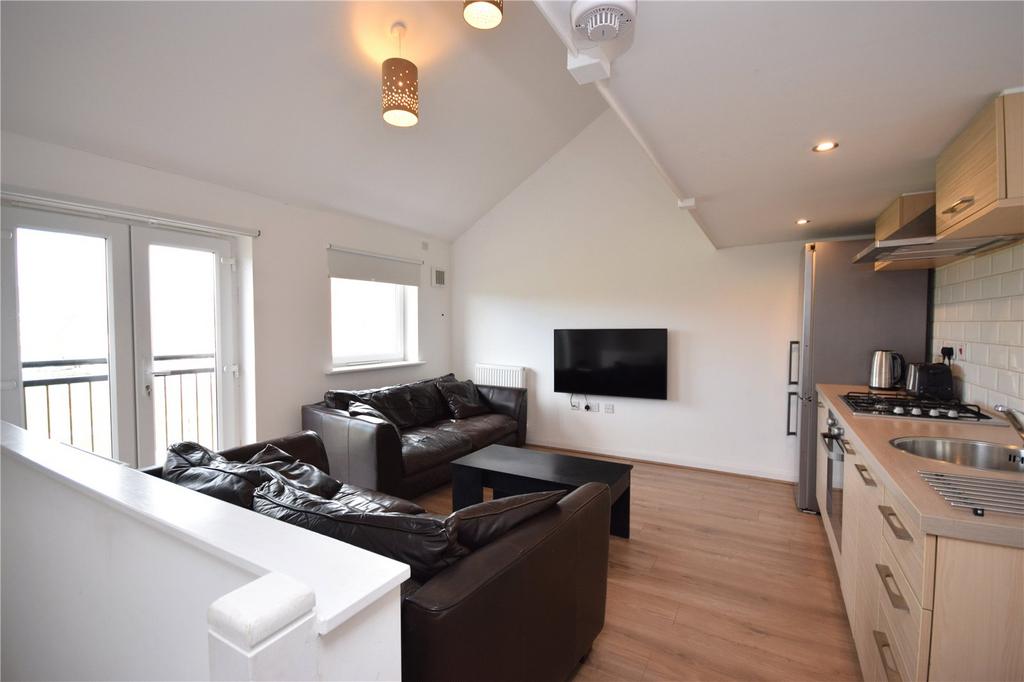 House in Leeds, Round Hill, Stanningley - View 5